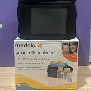 Never used - Medela breastmilk cooler set opened box